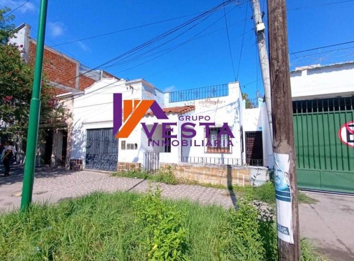 Casa · 220m² · 5 Ambientes · 1 Cochera