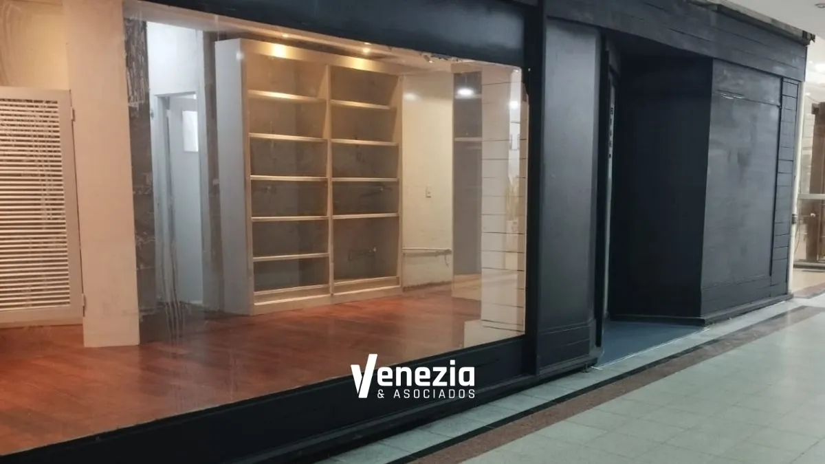 Excelente Local Comercial En Alquiler En Plena Peatonal De Córdoba