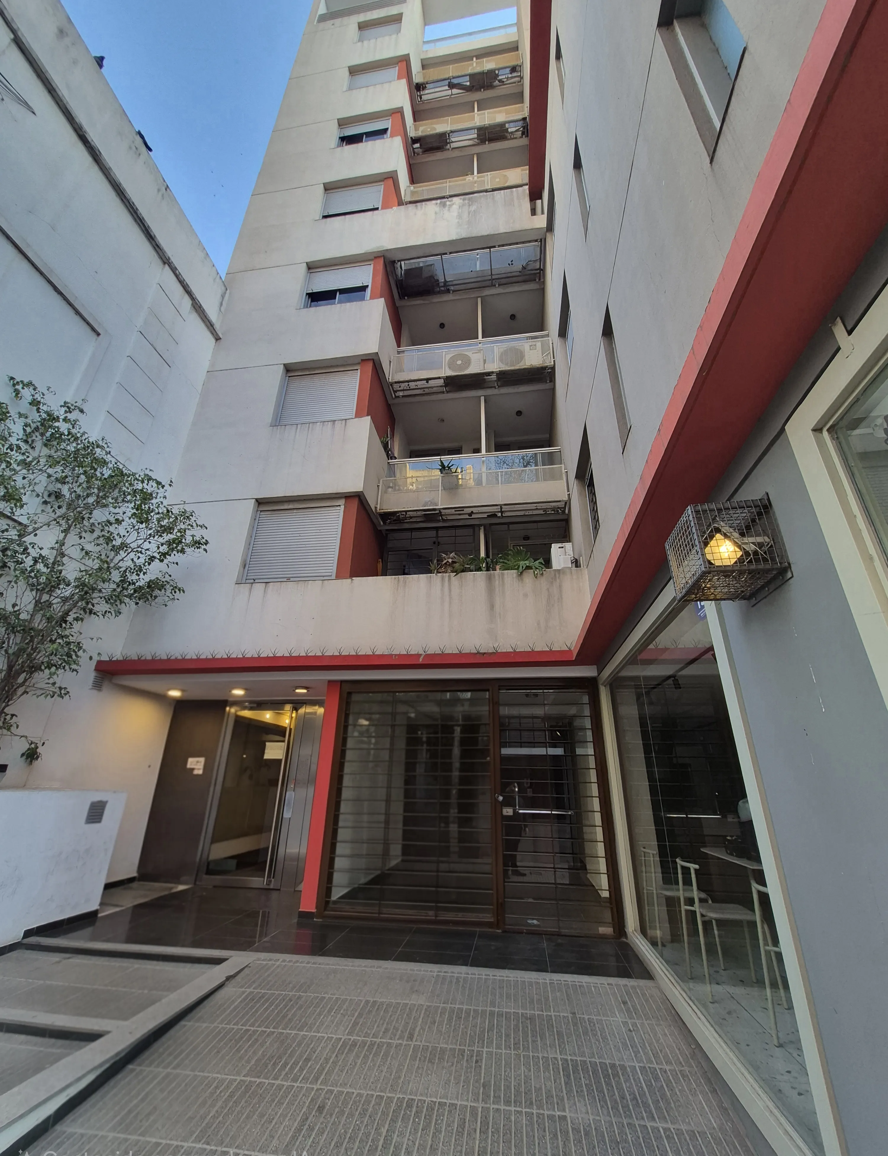 * Local Comercial - 26m2 - a mts Plaza España *