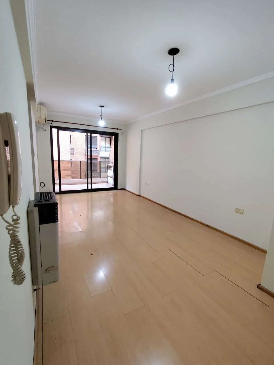 Un Dormitorio con Balcón en Nueva Córdoba