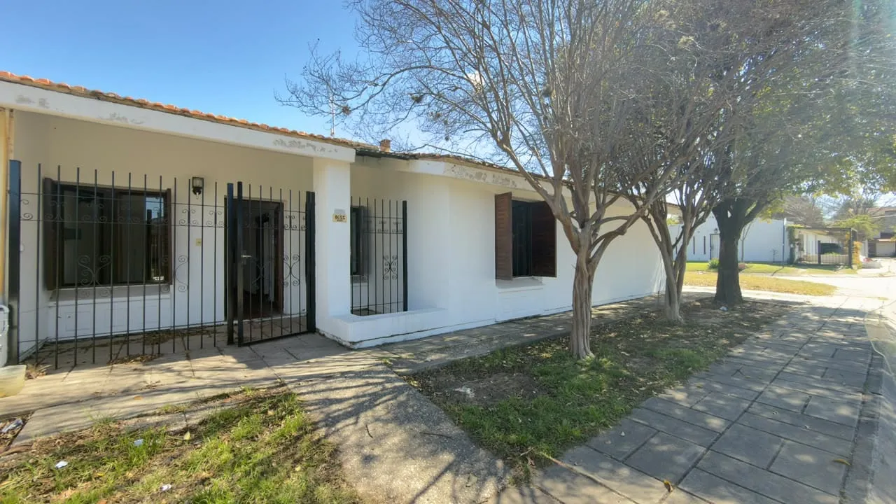 CASA EN ALQUILER DE 4 DORMITORIOS CON GARAJE