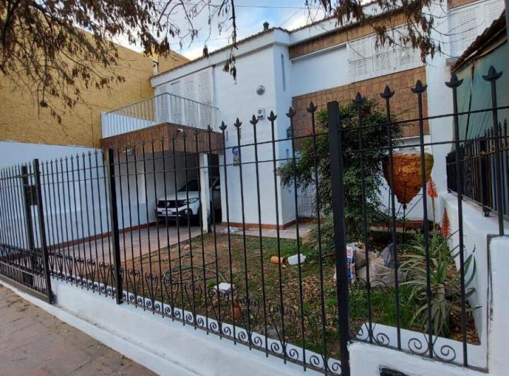Casa · 200m² · 6 Ambientes · 1 Cochera
