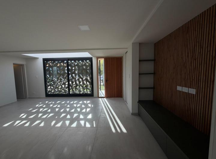 Casa · 130m² · 4 Ambientes · 2 Cocheras