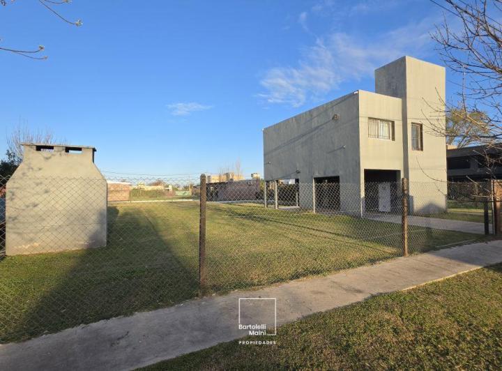 Casa · 145m² · 5 Ambientes · 2 Cocheras