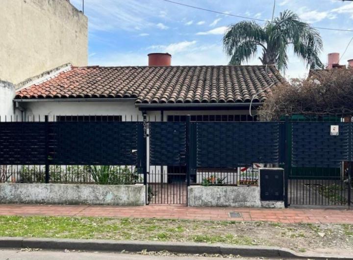 Casa · 75m² · 3 Ambientes · 2 Cocheras