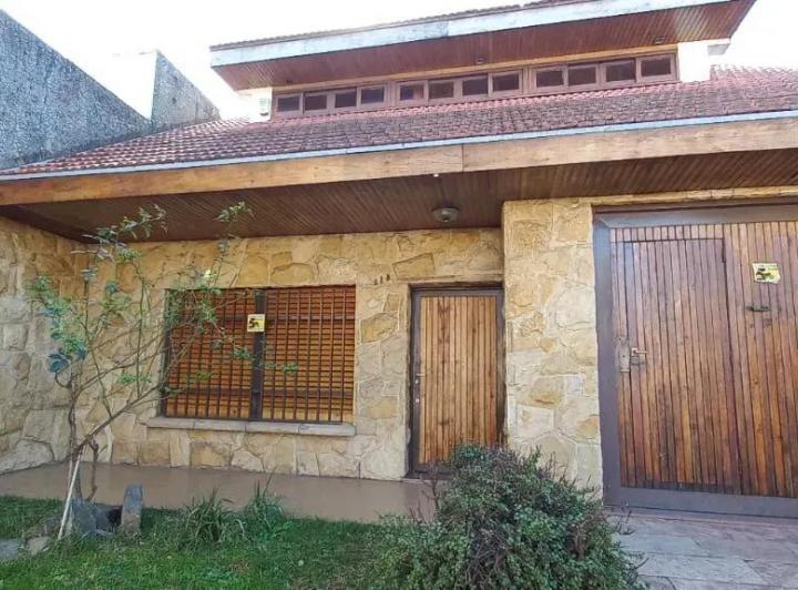 Casa · 180m² · 5 Ambientes · 1 Cochera