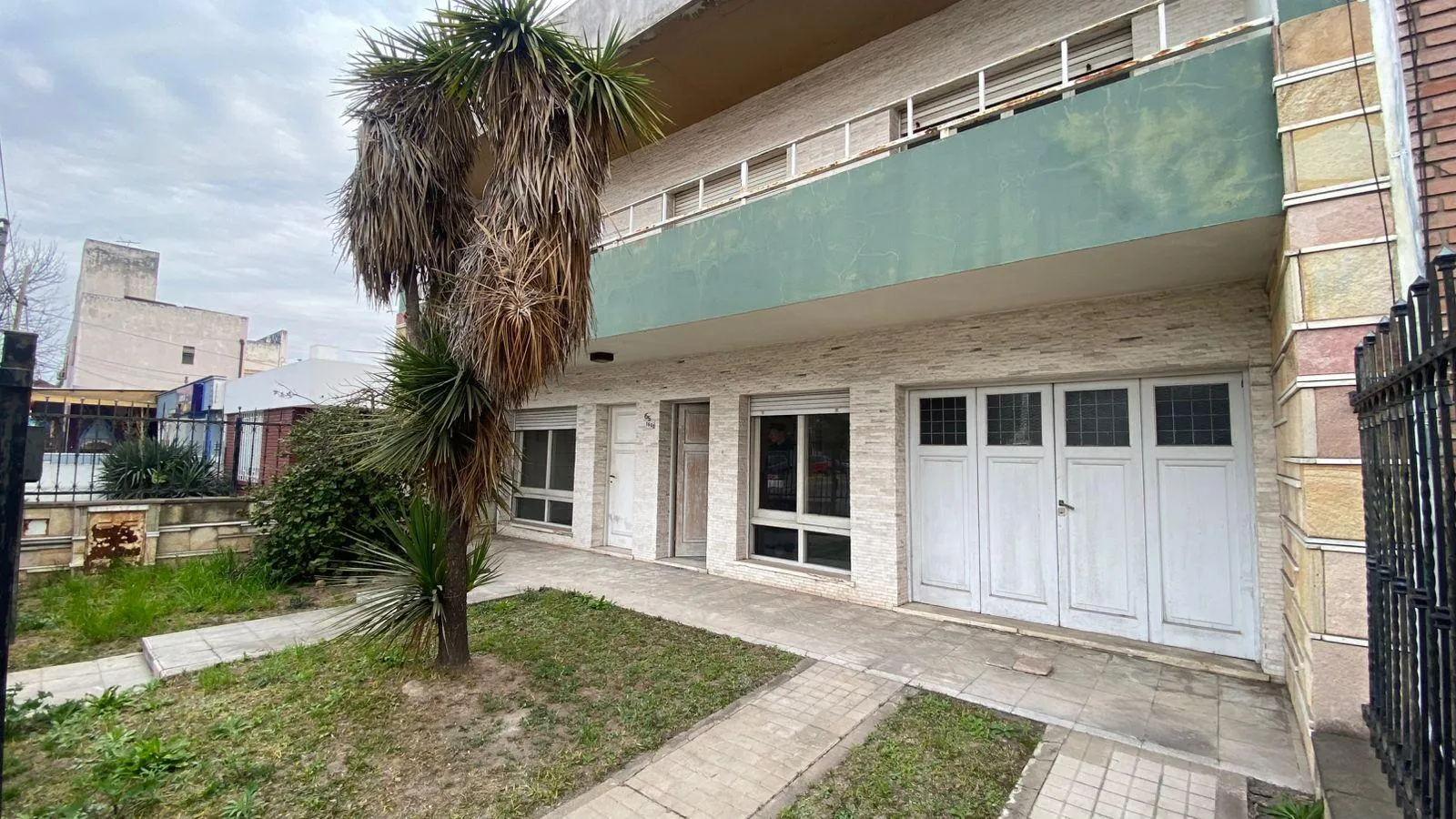 CASA EN VENTA + DEPARTAMENTO | 300 M² | 4 DORM. POSIBLES | LOS NARANJOS | FRENTE A SUPER VEA