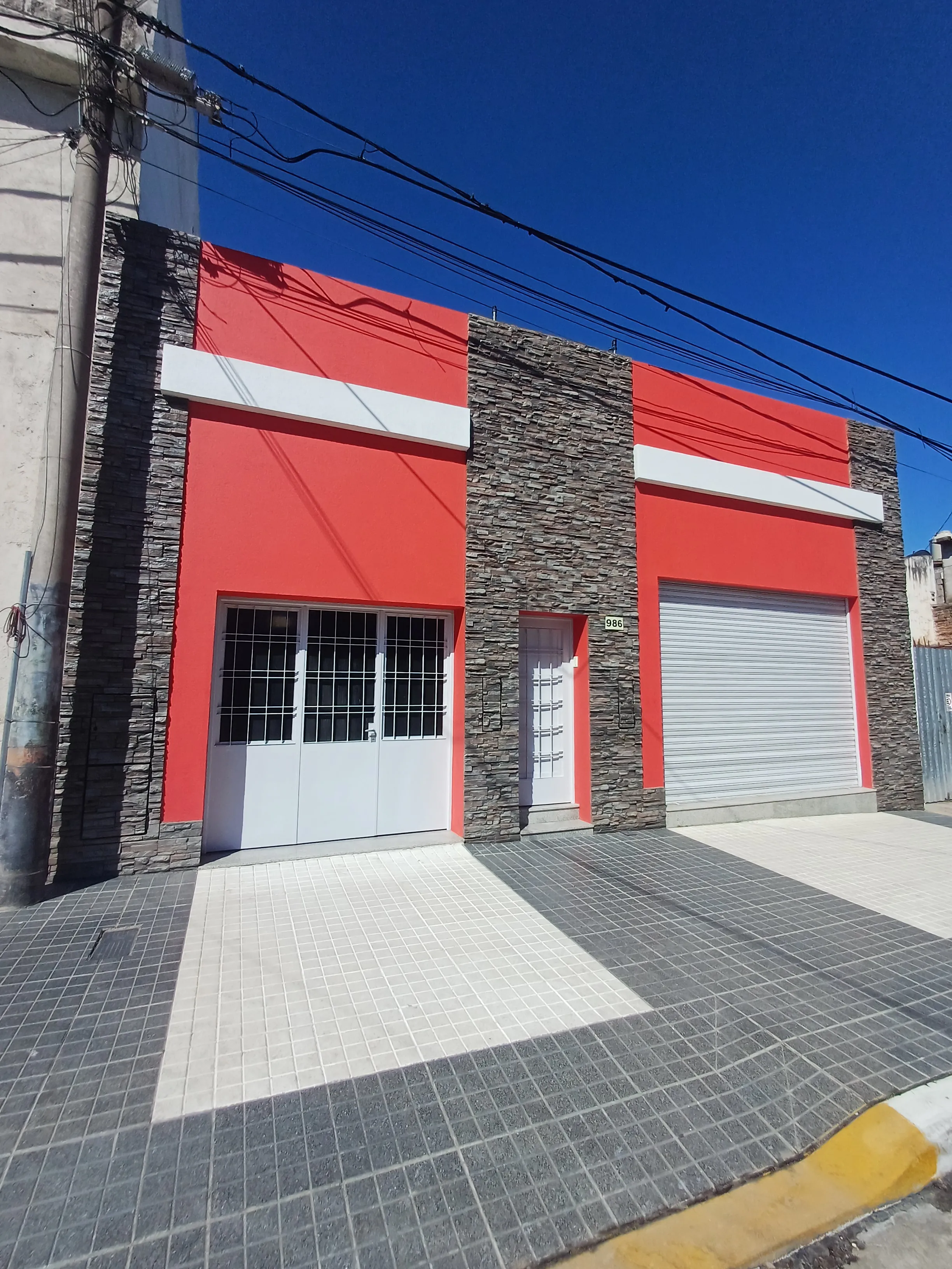 CHARCAS 986 LOCAL COMERCIAL CON 4 COCHERA + 2 DEPTOS./OFICINAS