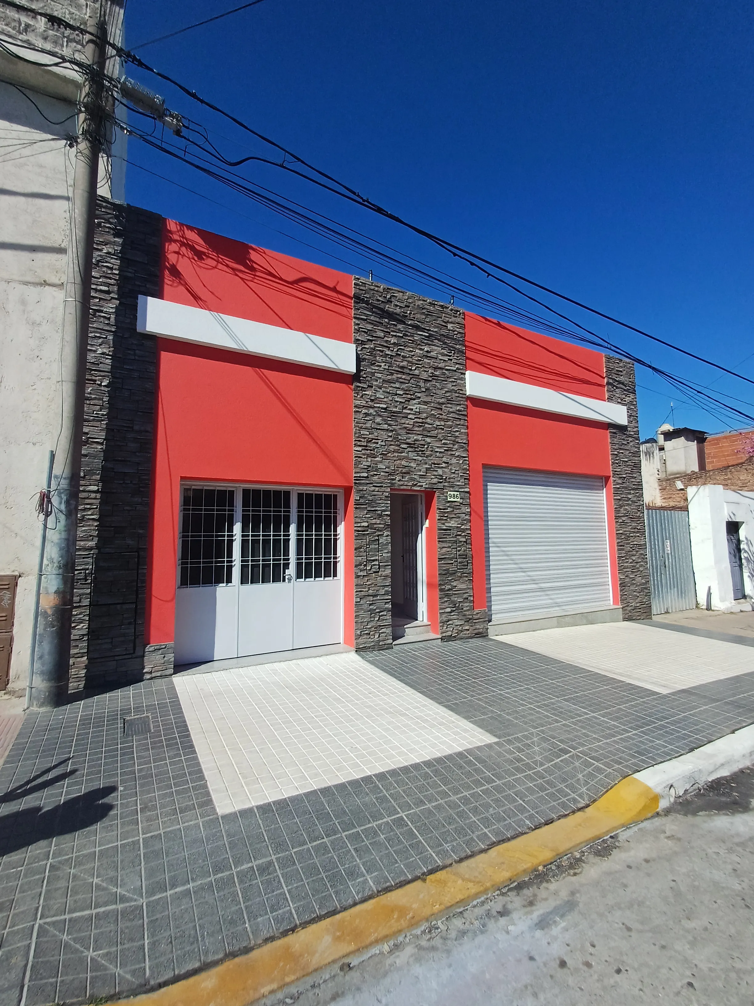 Alquiler Local Comercial Con Cochera + Departamento Charcas 986