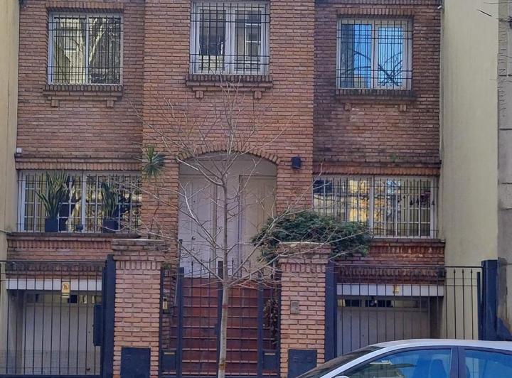 Casa · 178m² · 9 Ambientes · 2 Cocheras