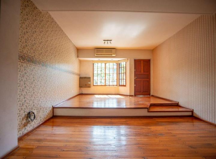 Casa · 251m² · 5 Ambientes · 2 Cocheras