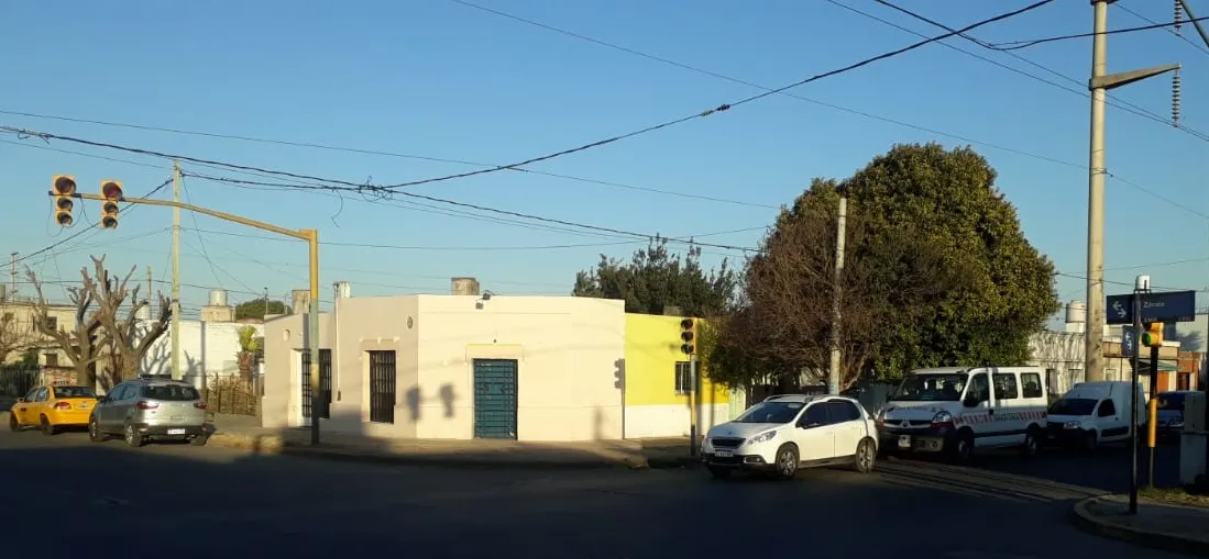 LOCAL AV. VIVES 3164 ESQ. ZARATE