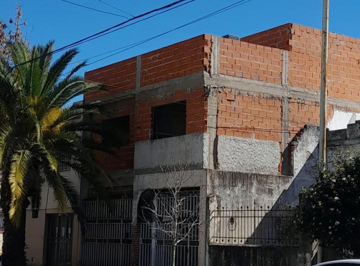 Casa · 180m² · 5 Ambientes · 1 Cochera