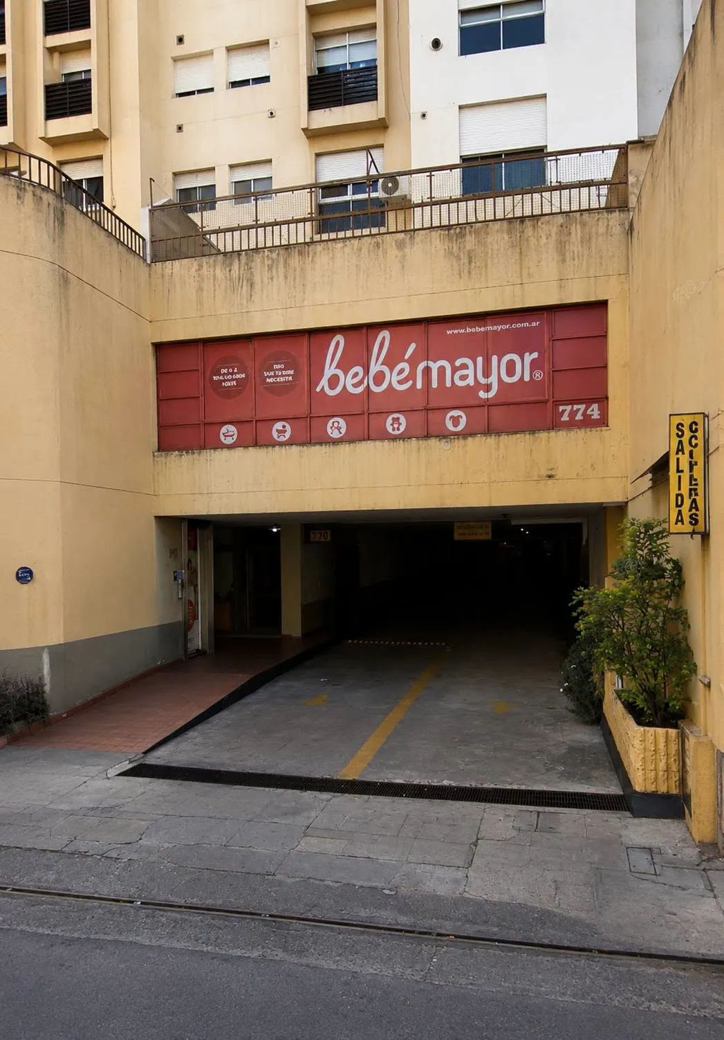 COCHERA EN VENTA - ZONA CAÑADA Y 9 DE JULIO