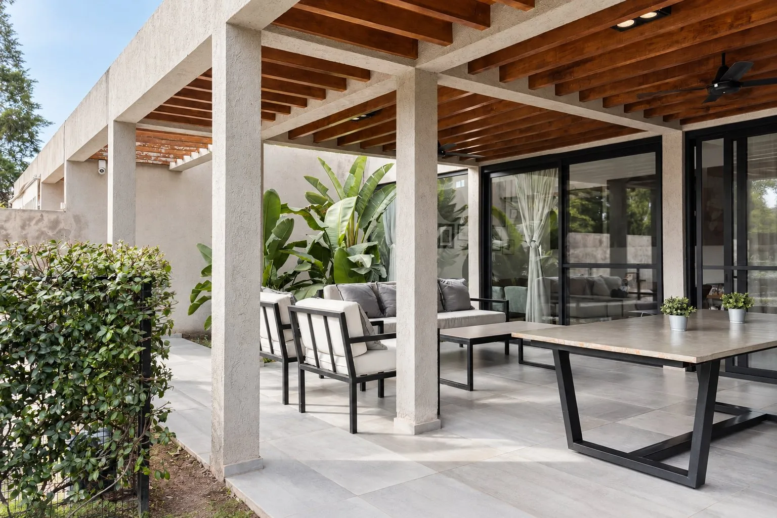 Moderna casa planta baja en venta con gran terreno – Camino San Carlos