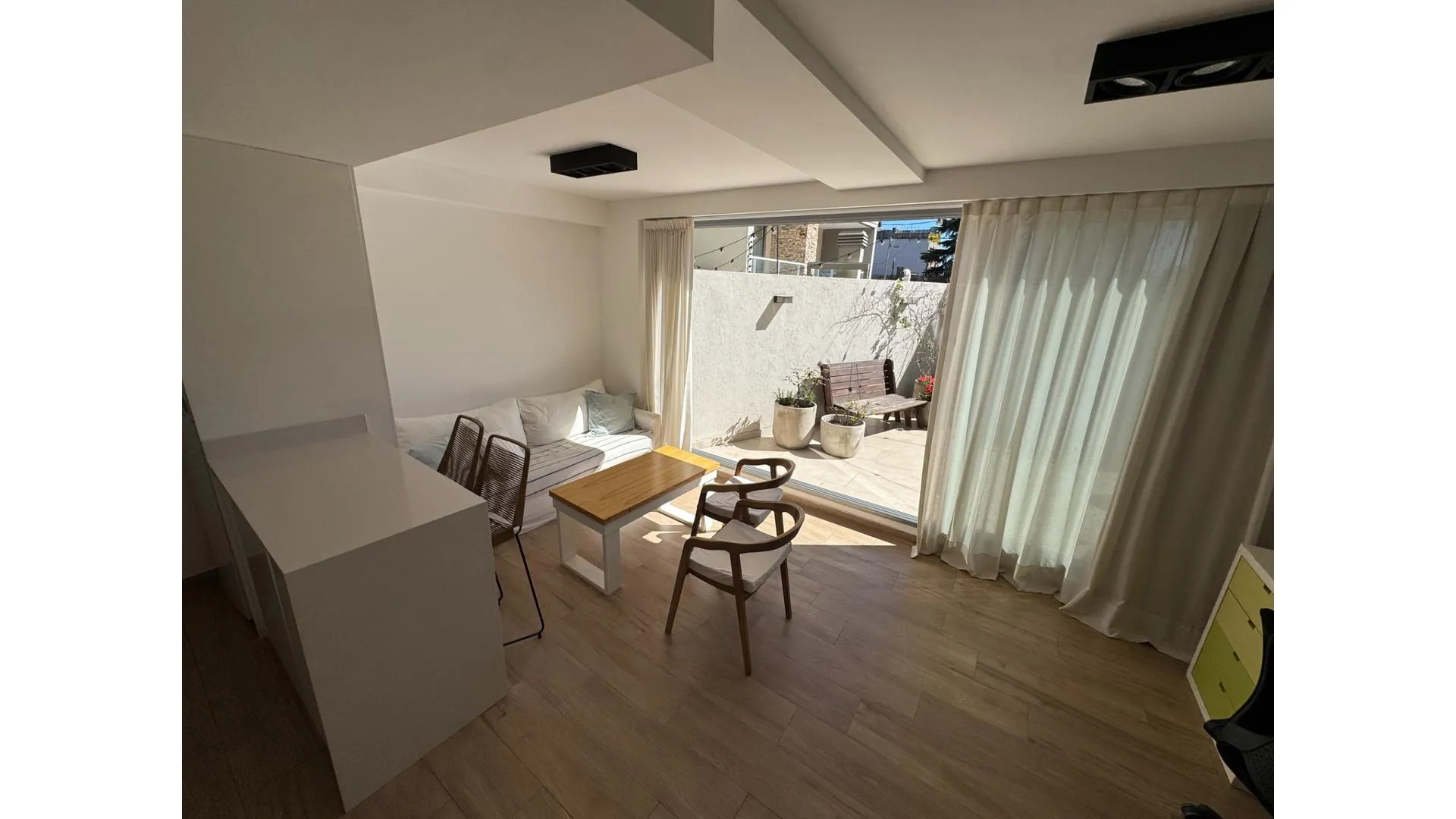 Departamento en venta Coghlan con patio