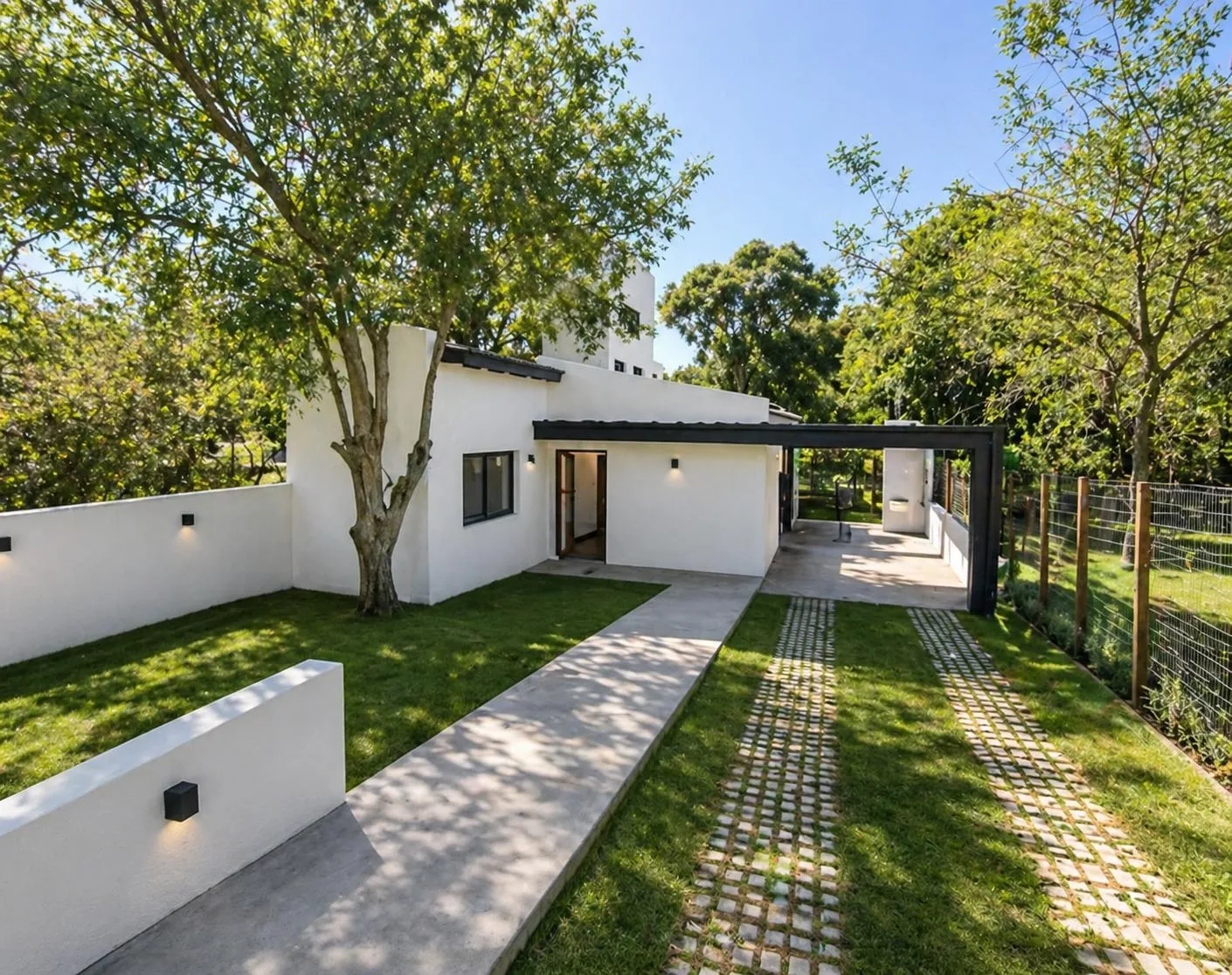 VENTA  CASA 3 DORMITORIOS  ESCRITORIO EN VILLA CATALINA