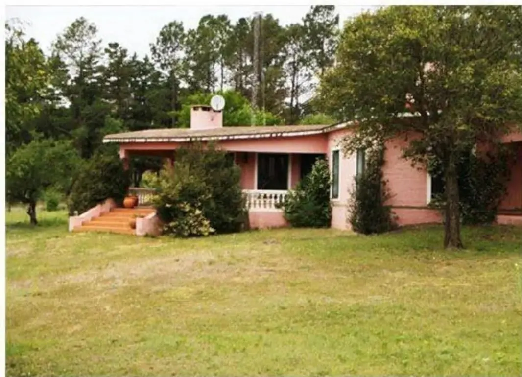 Casona de Estilo con Pileta sobre Parque de 6.899 m² — Zona Mate de Luna, Santa...