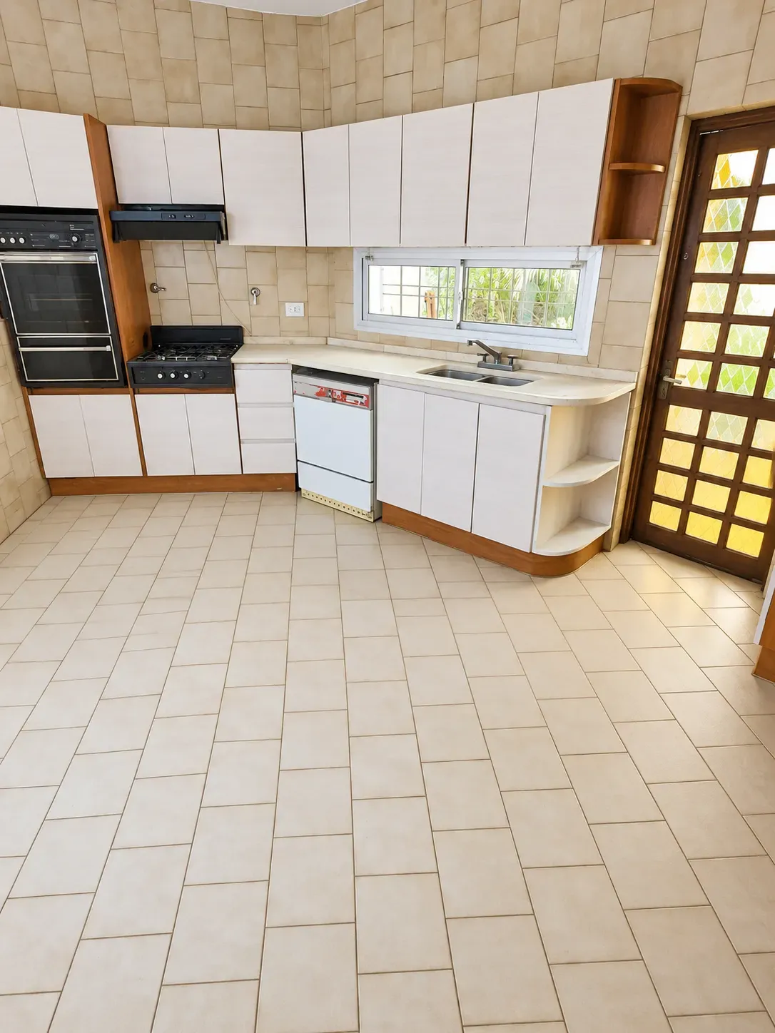 Hermosa Casa muy AMPLIA, funcional y en excelente zona B° Maipú 1ra Sec Igarzábal 2062 a pocos mts Sabatini, Parque. Sarmiento, UNIVERSIDAD, etc.