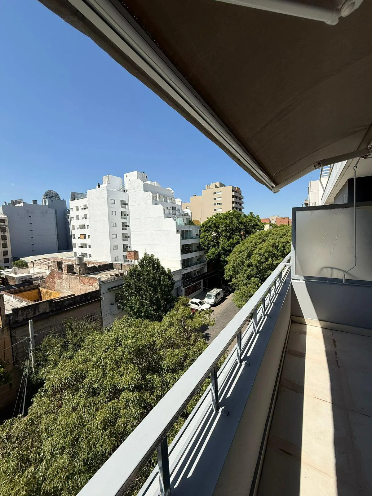 ALQUILER - Departamento de un dormitorio y medio - con cochera - Balcon con asad...