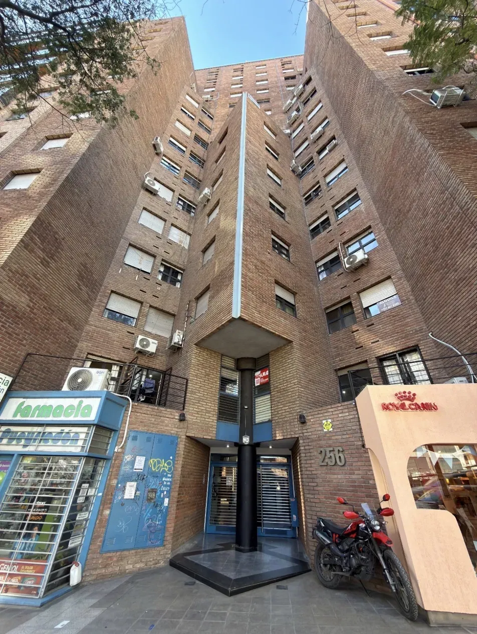 1 Dorm en Pueyrredon 256 – Edificio con Amplio Parque Interno