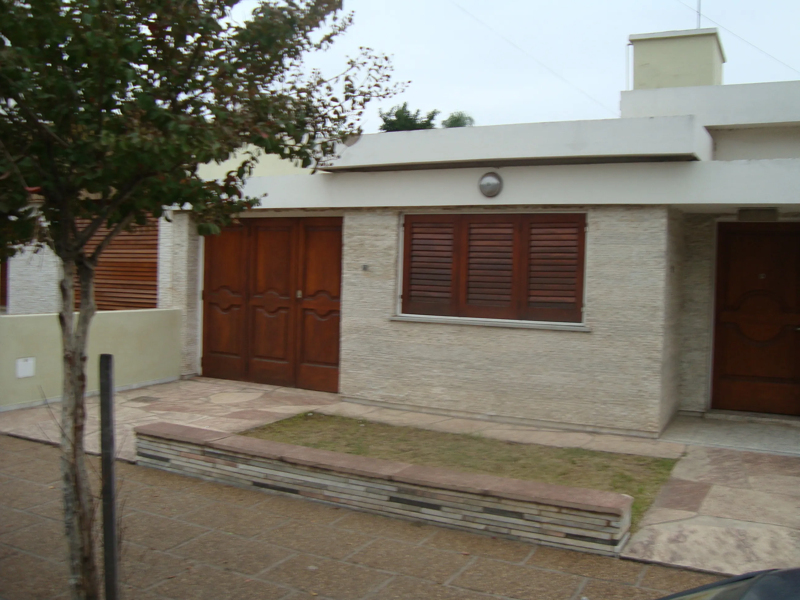 VENDO CASA DE 3 DORMITORIOS EN Bº AYACUCHO