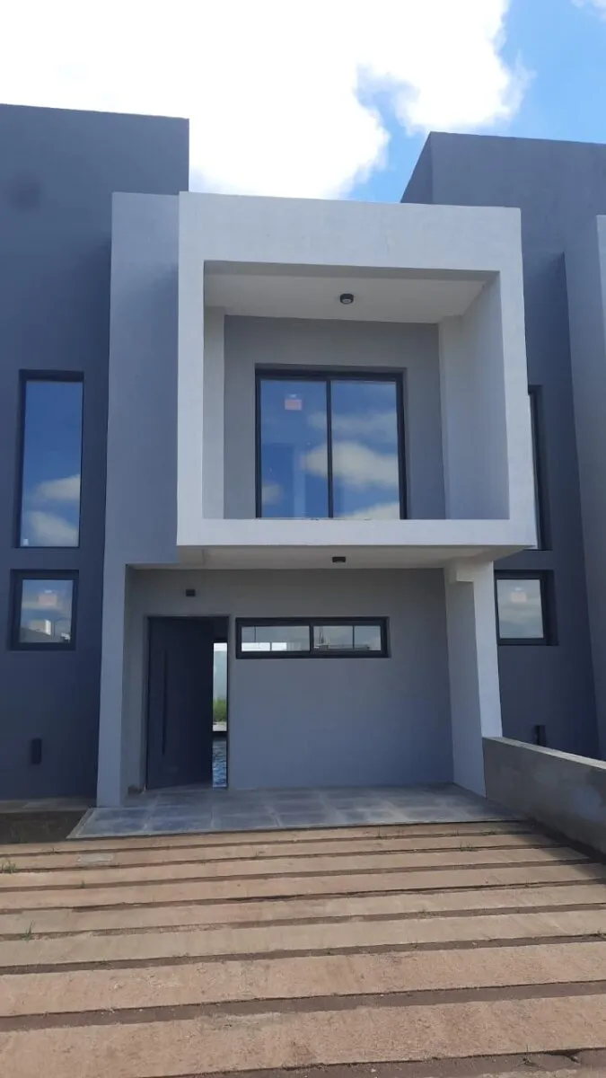 VENTA EXCELENTE DUPLEX 3 DORM 2BAÑOS C/PATIO en PRADO DE MANANTIALES  HOUSING CE...
