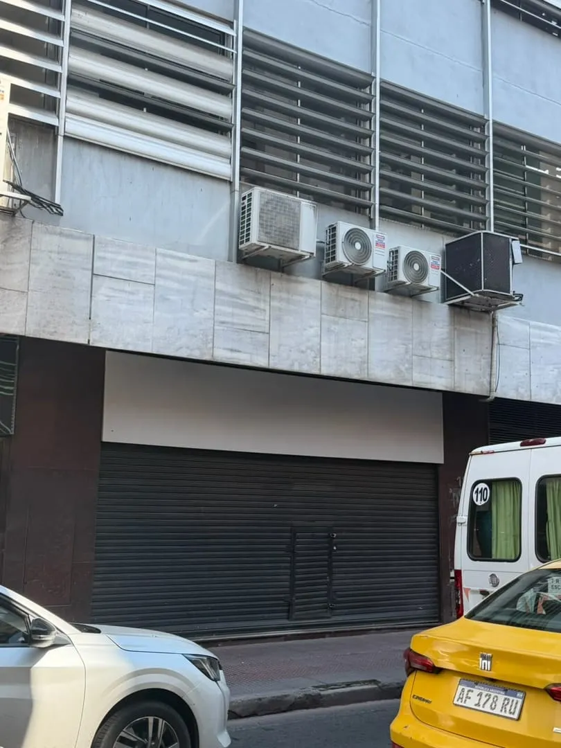 LOCAL IMPECABLE EN ZONA MAYORISTA CENTRO, GRAN VIDRIERA