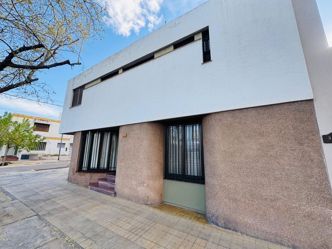 Casa esquina en venta 3 dormitorios, Sexta Sección