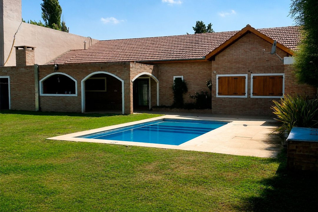 Venta casa en Pilar | 6 ambientes, jardín y pileta