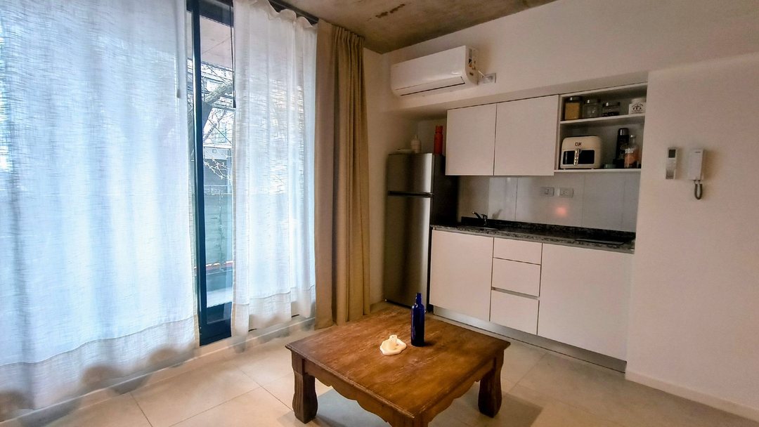 MONOAMBIENTE AL FRENTE VENTA CON BALCON EN ALMAGRO