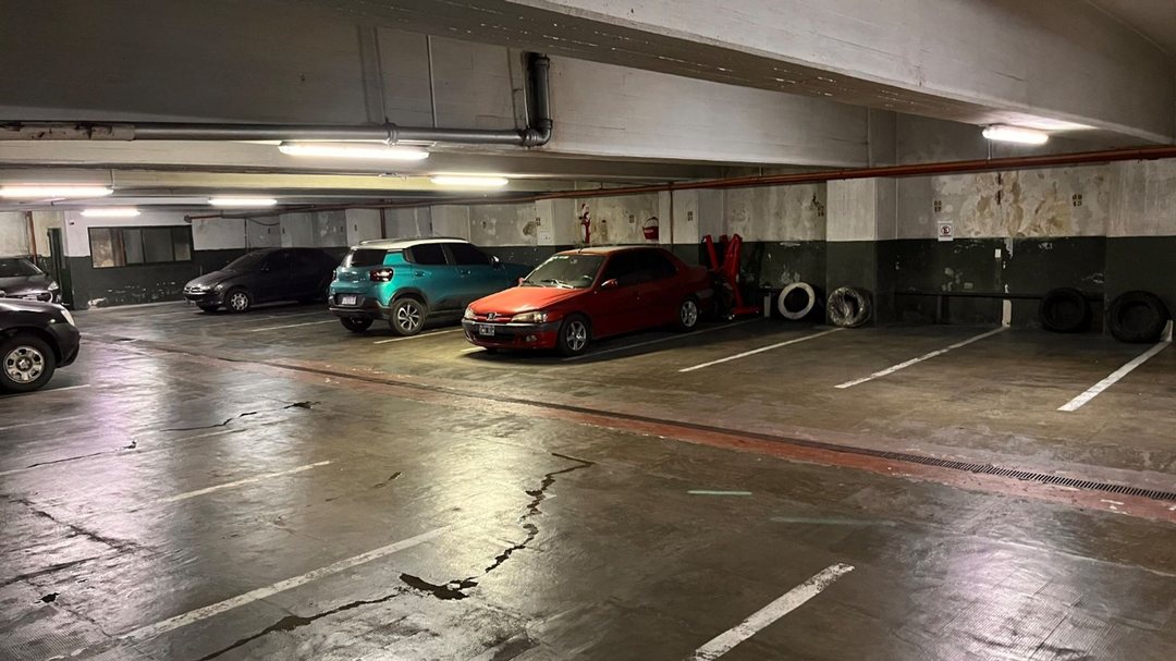 VENTA COCHERA EXCELENTE UBICACION MICROCENTRO