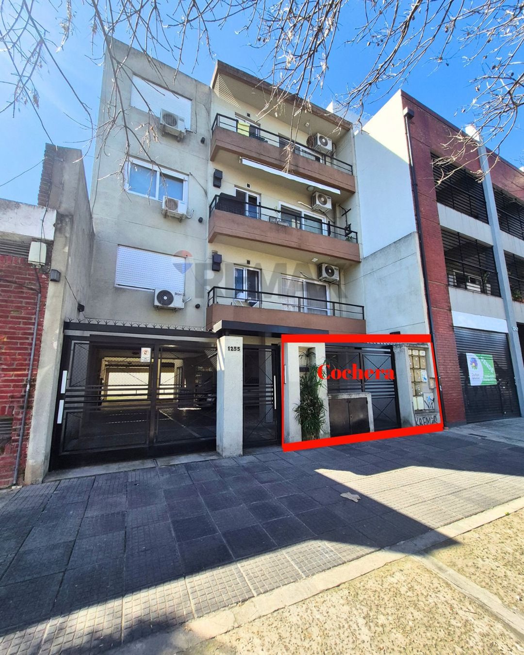 Venta Cochera San Isidro sobre Av. Centenario