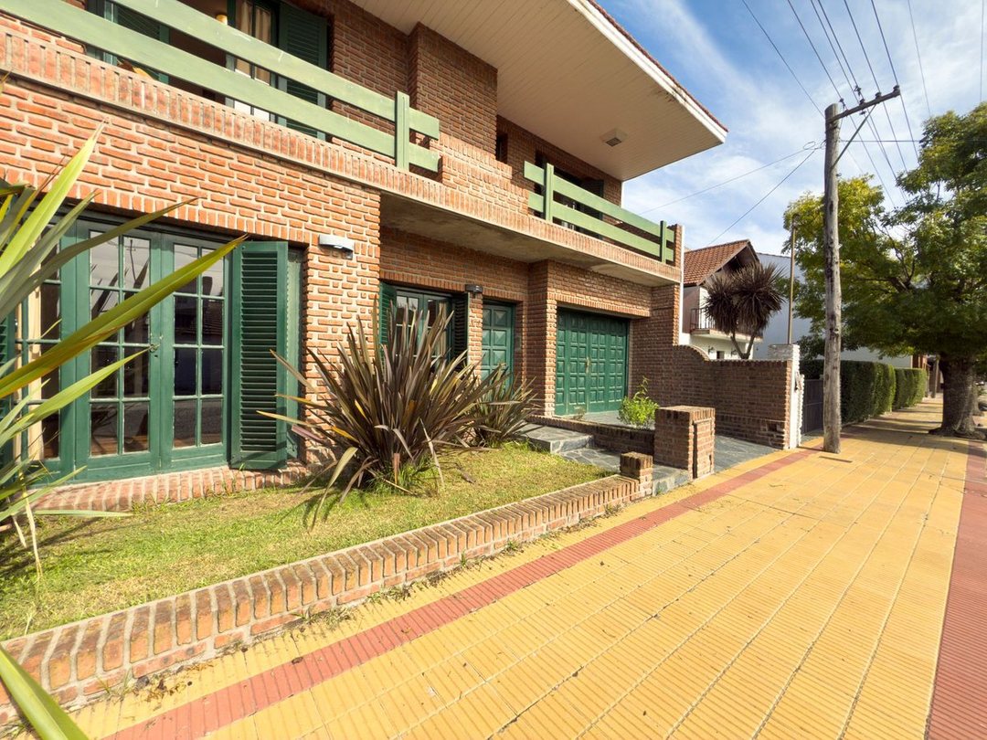 CASA EN VENTA  EN TANDIL - ZONA DEL LAGO