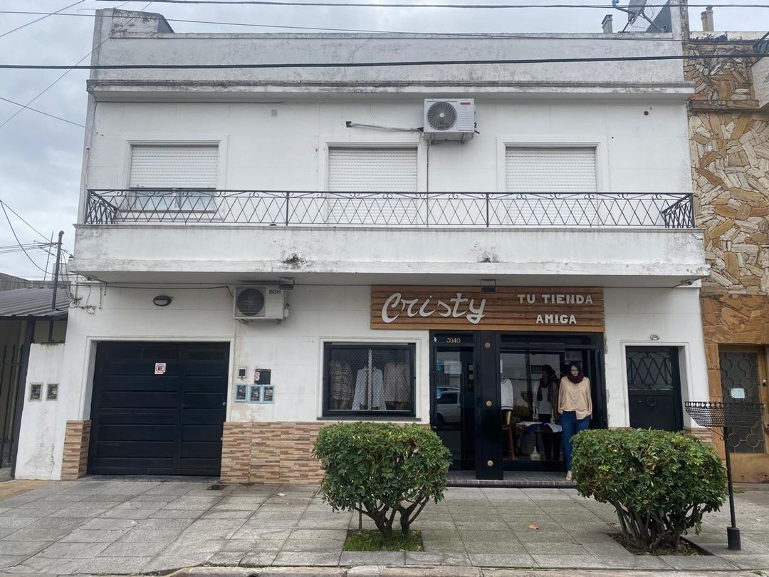 VENTA CASA MULTIFAMILIAR 2 DPTOS  LOCAL Y COCHERAS