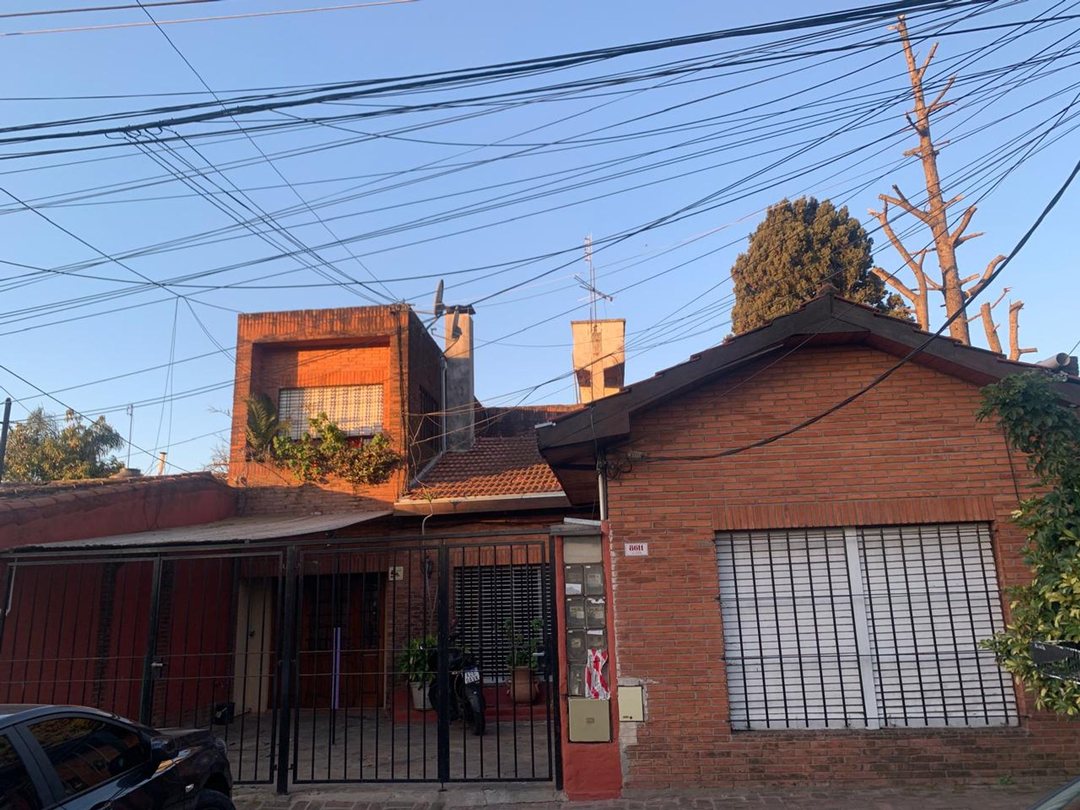 HERMOSA CASA MULTIFAMILIAR! OPORTUNIDAD INVERSIÓN