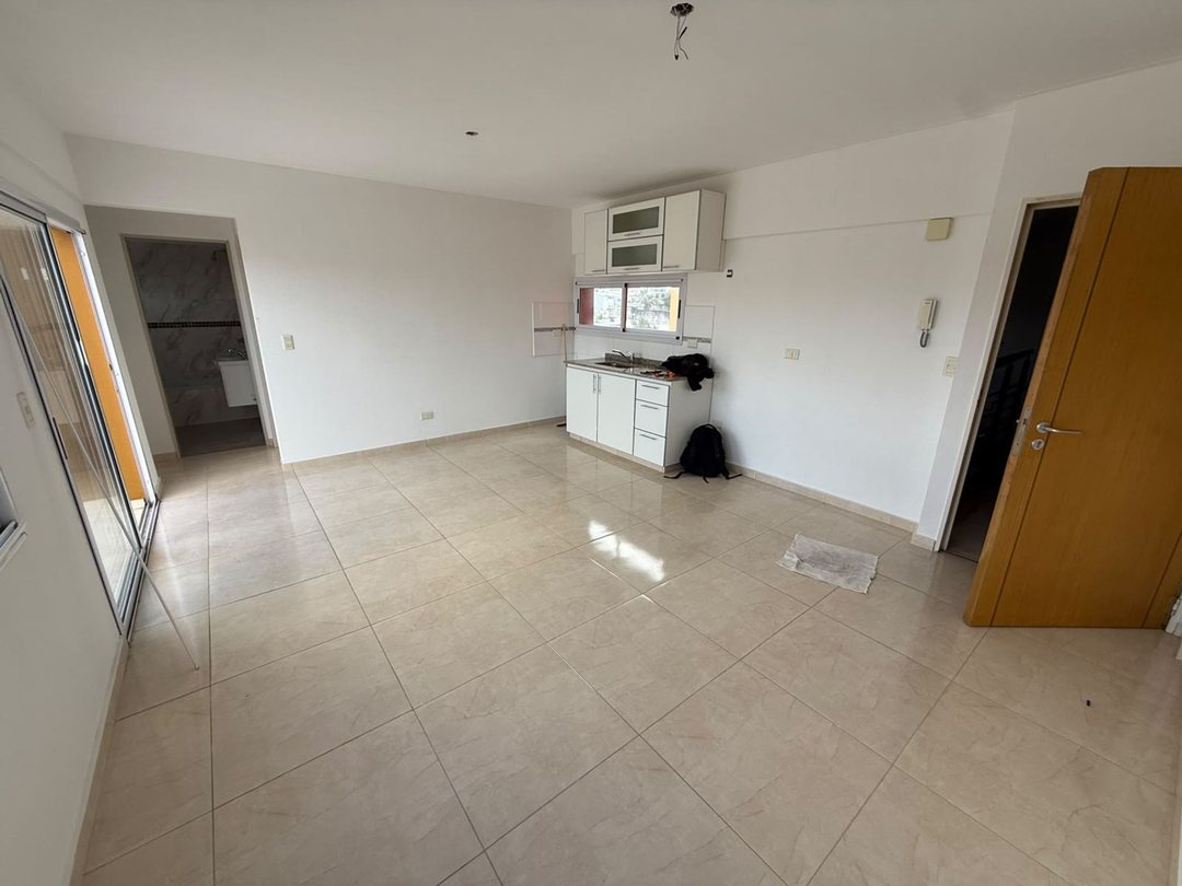 DEPARTAMENTO 2 AMB VENTA C/ GUARDACOCHE Y PATIO