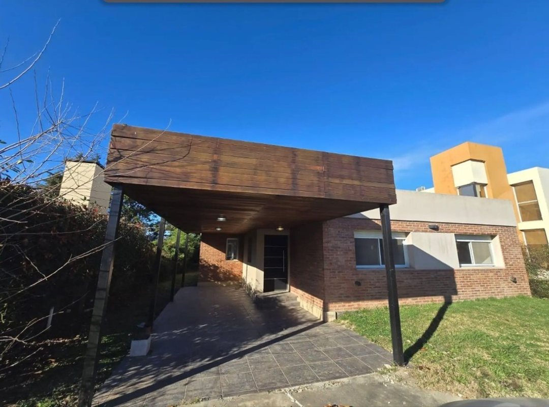 VENTA CASA 3 DORMITORIOS CAMPOS DE ESTHER 672 m²