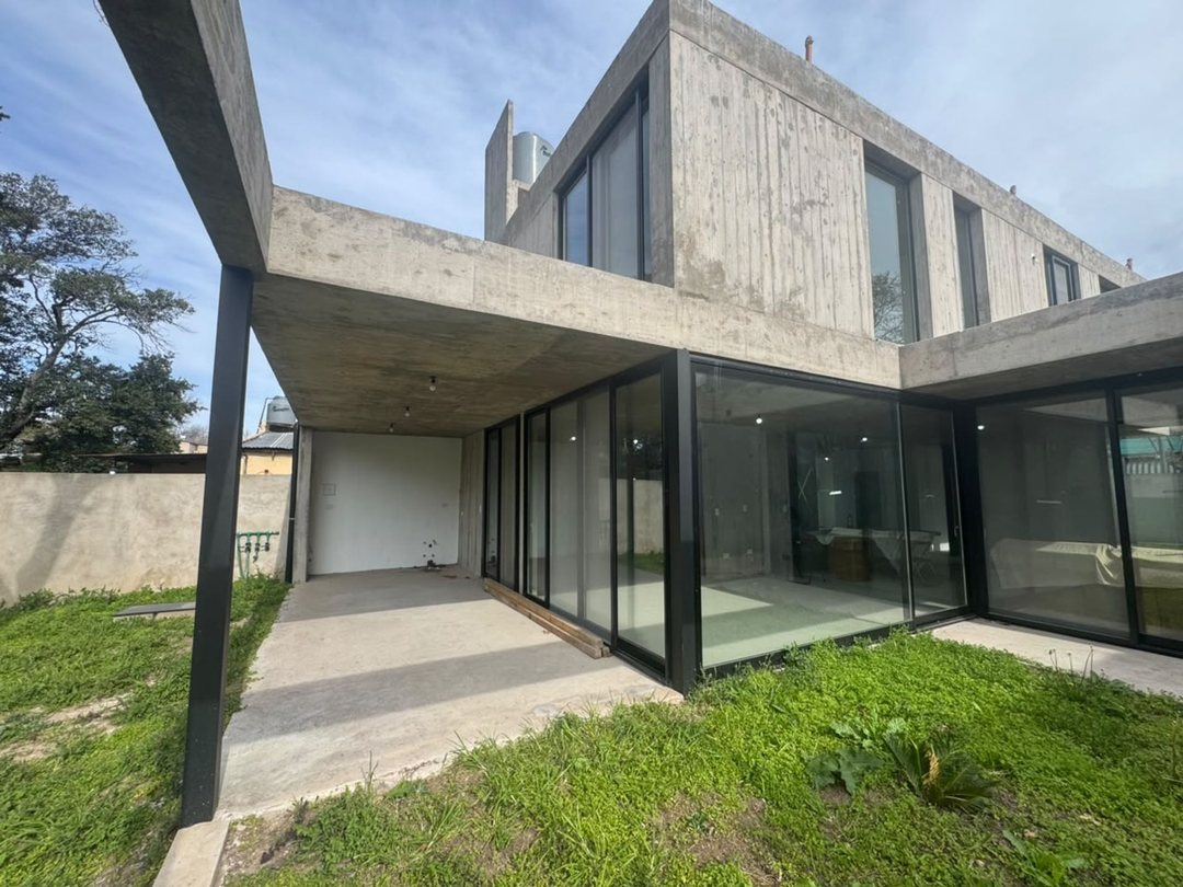 CASA EN VENTA, BARRIO CERRADO EN BELLA VISTA
