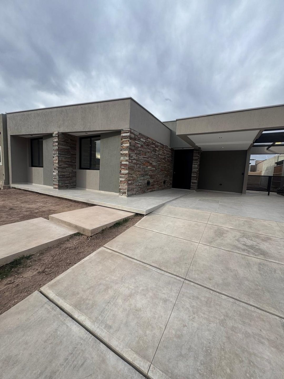 CASA EN VENTA BARRIO CIRO DE VIEYTES .MAIPU