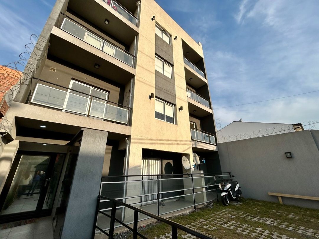 La Paz 2158, Villa Luzuriaga, Alquiler