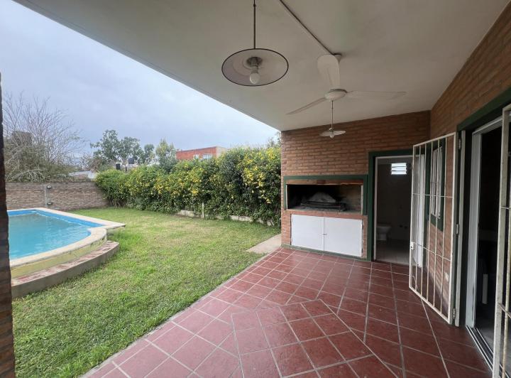Casa · 60m² · 3 Ambientes · 2 Cocheras