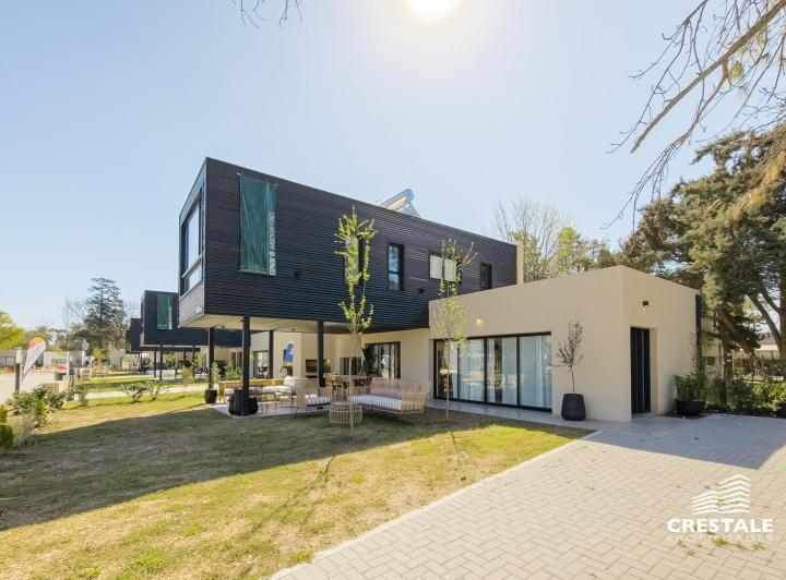 Casa · 130m² · 3 Ambientes · 2 Cocheras