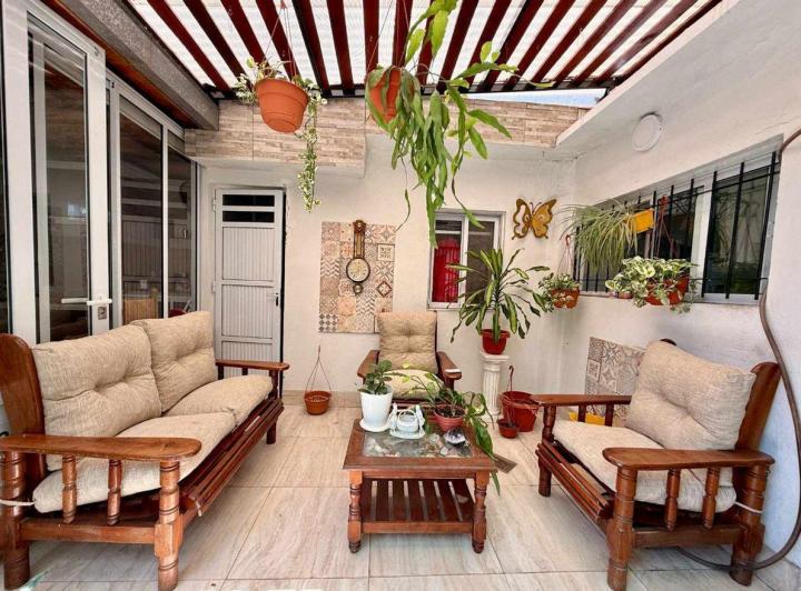 Casa · 150m² · 6 Ambientes · 2 Cocheras