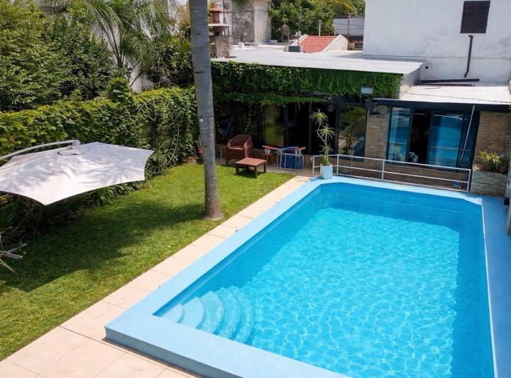 Casa · 240m² · 5 Ambientes · 2 Cocheras