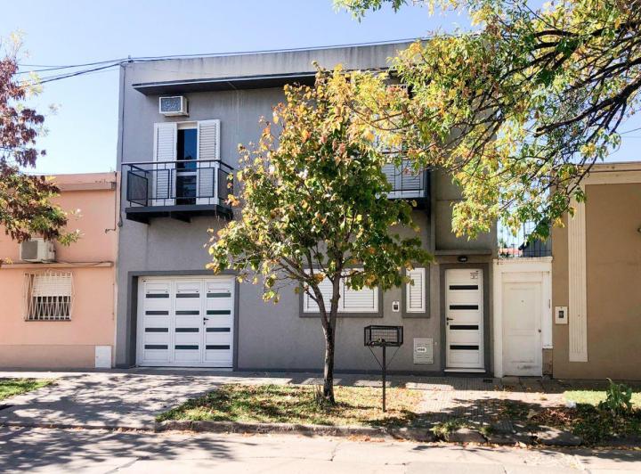 Casa · 99m² · 4 Ambientes · 1 Cochera