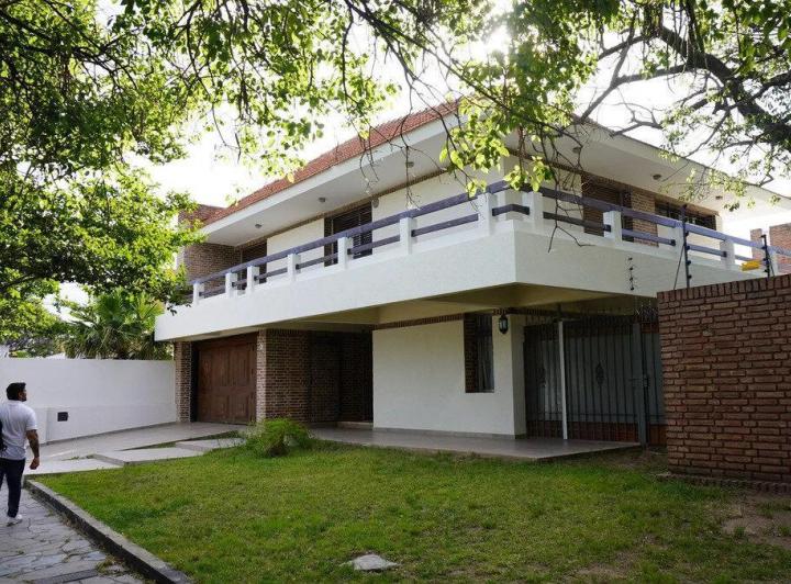 Casa · 500m² · 8 Ambientes · 6 Cocheras