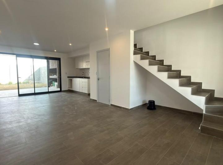 Casa · 104m² · 6 Ambientes · 1 Cochera