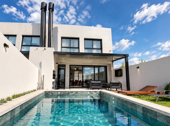 Casa · 173m² · 5 Ambientes · 2 Cocheras