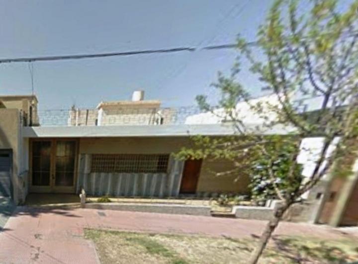 Casa · 259m² · 5 Ambientes · 2 Cocheras